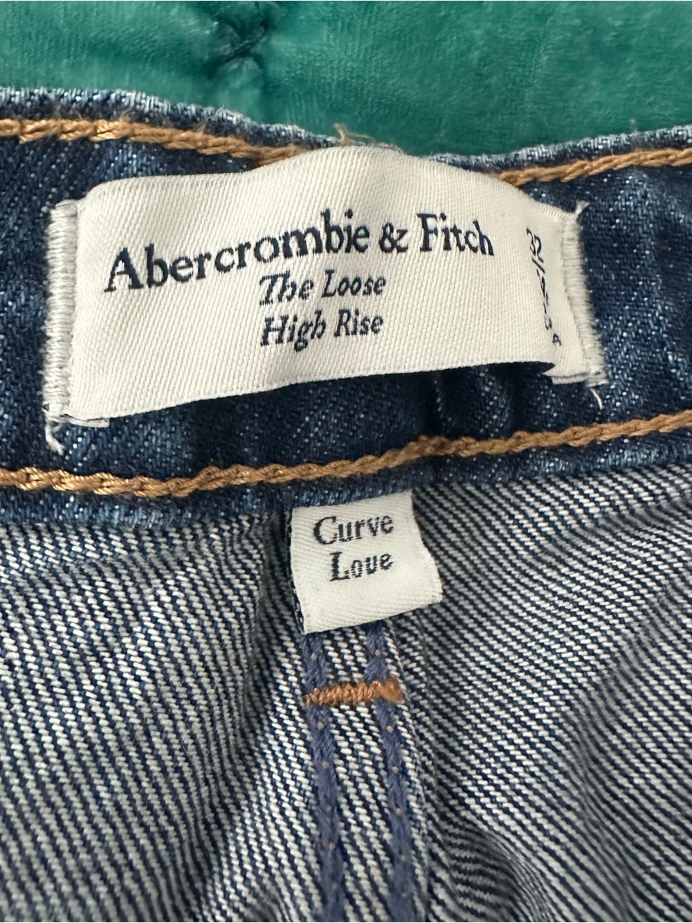 Abercrombie Curve Love High Rise Loose Cuffed Jeans Size 32 Blue Denim - Picture 2 of 3